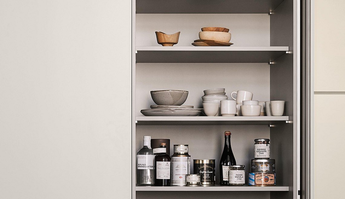 Cabinet with flexible shelves, ideal for storage